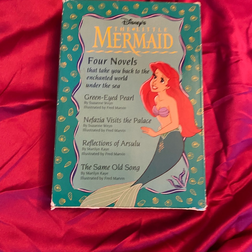 Disney The Little Mermaid Boxed Set — Teal & Red Accents